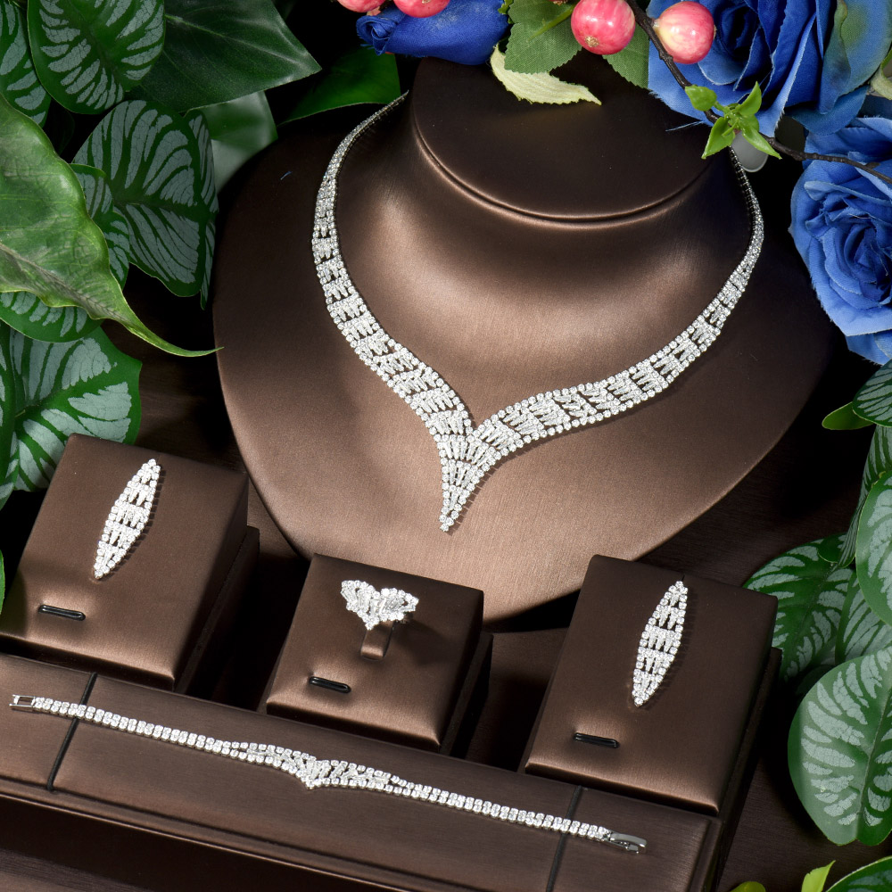 Women Accessories Uae - HIBRIDE Bruidskledingaccessoires 4-delig Zirkonia Ketting Oorbellen